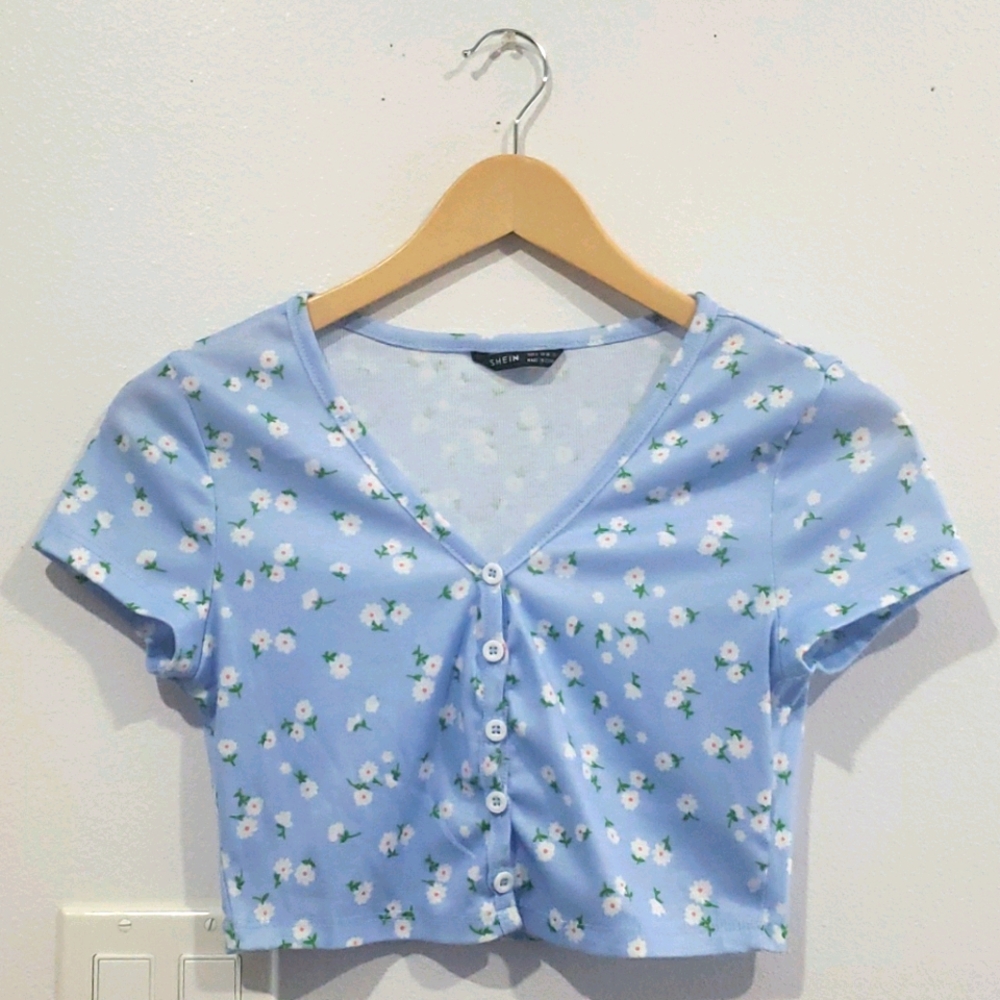 Button flower crop top